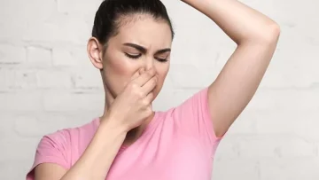أكلات تسبب رائحة العرق وتجنبيها في الصيف